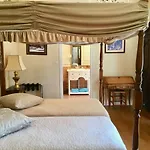 Chateau Les Vallees B&B 4*