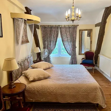 Chateau Les Vallees En Touraine Bed & Breakfast