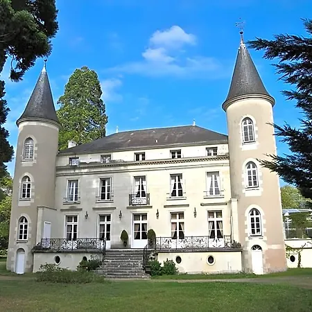 Chateau Les Vallees Nocleg ze śniadaniem 4*