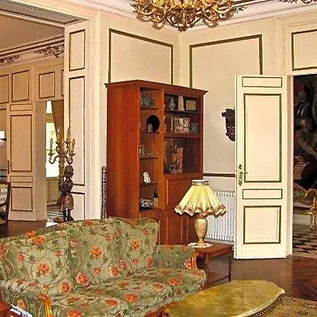 Chateau Les Vallees Nocleg ze śniadaniem 4*