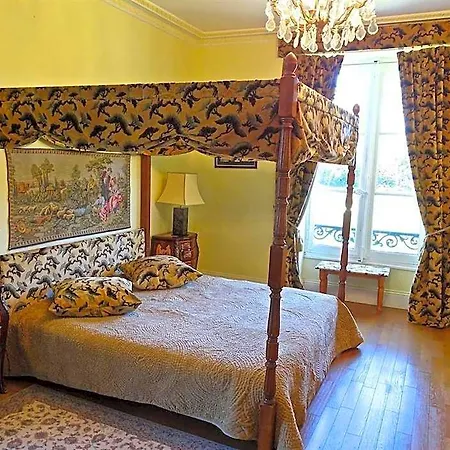 Chateau Les Vallees Nocleg ze śniadaniem 4*
