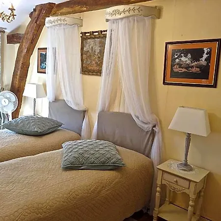 Chateau Les Vallees Nocleg ze śniadaniem 4*
