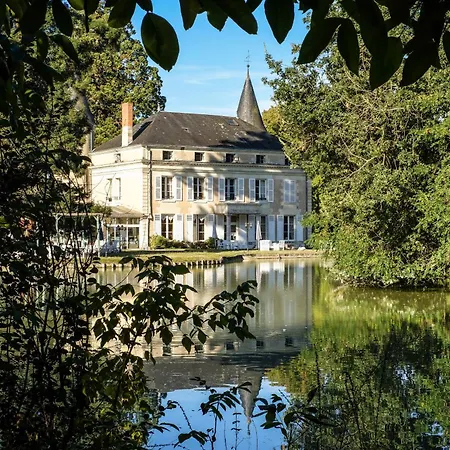 Chateau Les Vallees 4* لاروش بوزيه