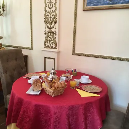 Chateau Les Vallees Panzió 4*
