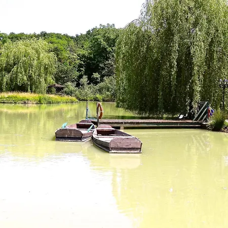 Chateau Les Vallees 4* 라로슈포세이