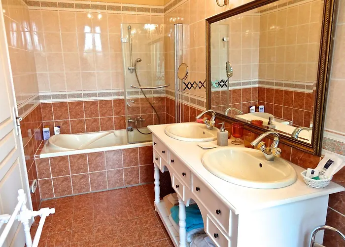 Bed & Breakfast Chateau Les Vallees 4*