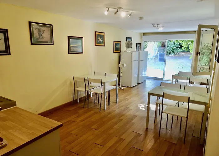 Chateau Les Vallees Bed & Breakfast 4*