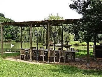 Chateau Les Vallees Bed & Breakfast