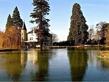 Chateau Les Vallees Bed & Breakfast 4*