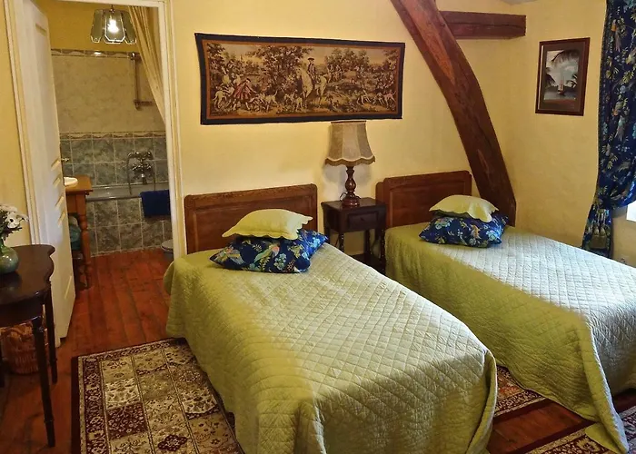 Chateau Les Vallees Bed & Breakfast